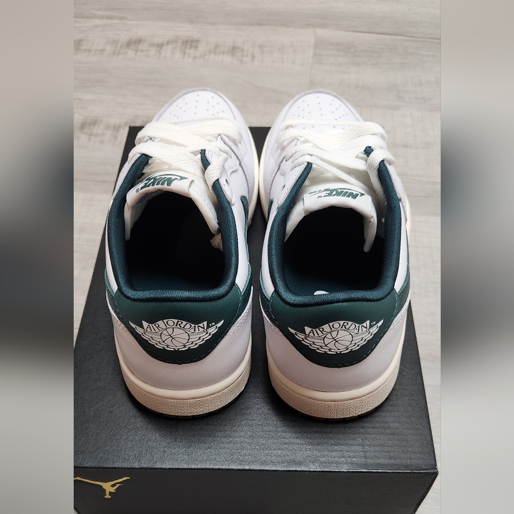 SOLD!! Jordan 1 Low Oxidized Green - Picture 4 of 5